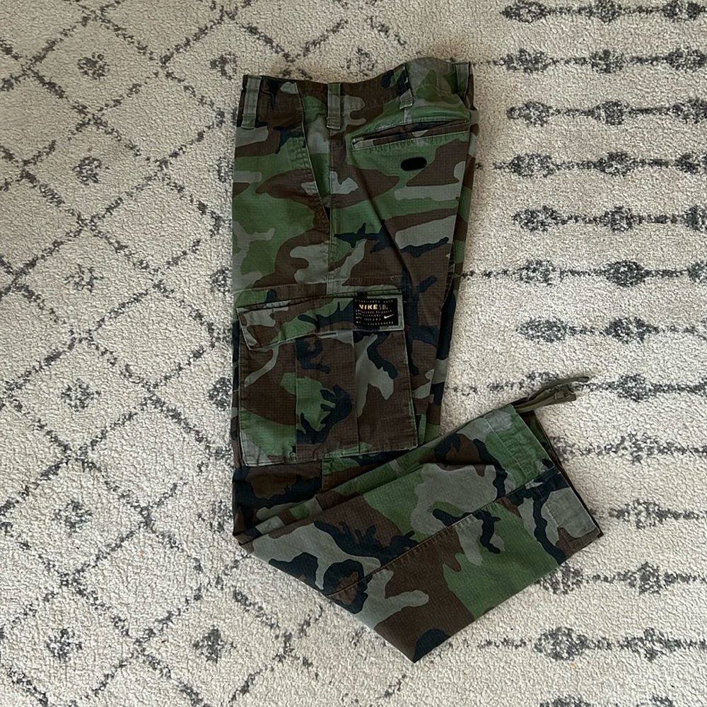 Nike SB Men’s Camouflage Cargo Pant size 28